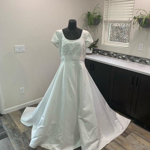 🚫SOLD🚫White Traditional Alfred Angelo Wedding Dress Size 16 - Picture 8 of 10